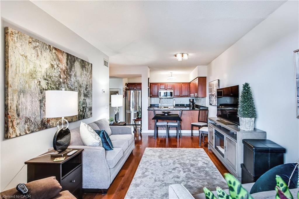 401-47 Caroline Street N, Hamilton, ON - Indoor Photo Showing Living Room