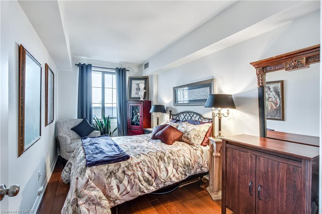 401-47 Caroline Street N, Hamilton, ON - Indoor Photo Showing Bedroom