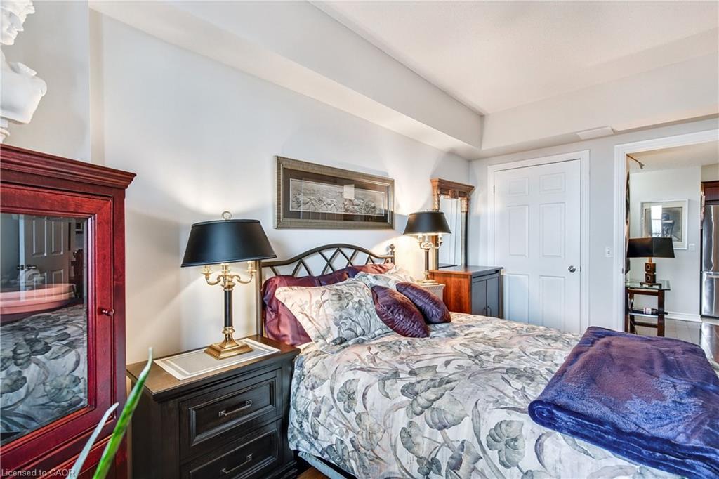 401-47 Caroline Street N, Hamilton, ON - Indoor Photo Showing Bedroom