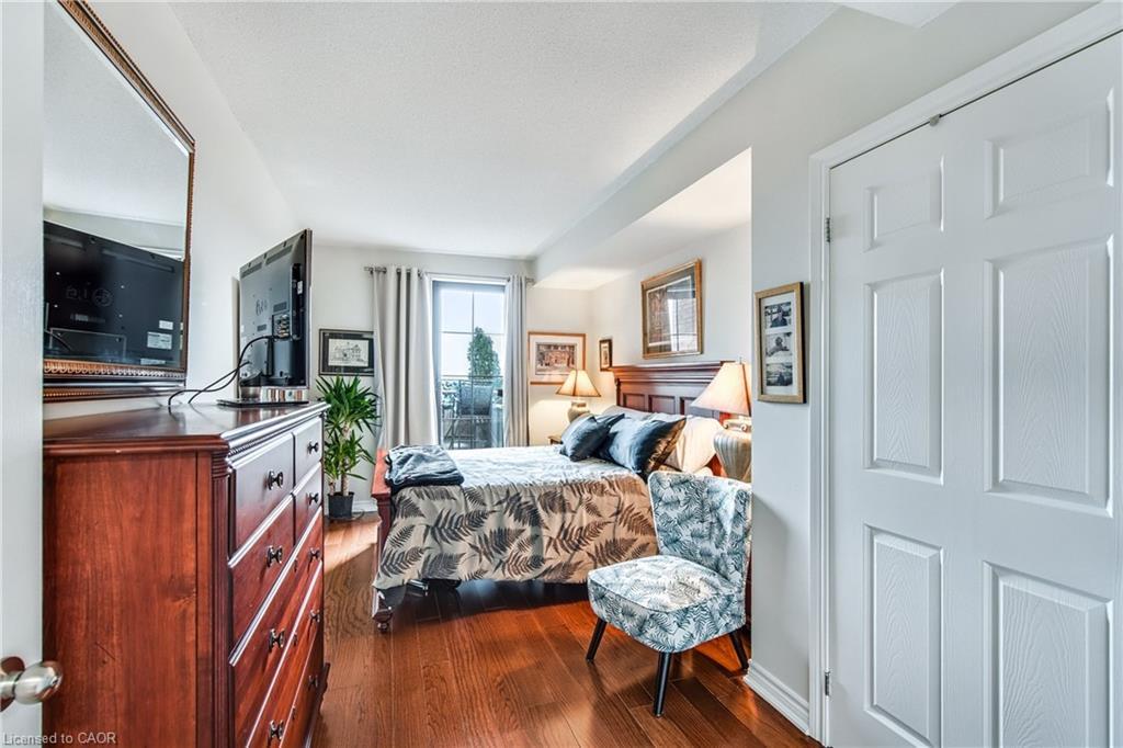 401-47 Caroline Street N, Hamilton, ON - Indoor Photo Showing Bedroom
