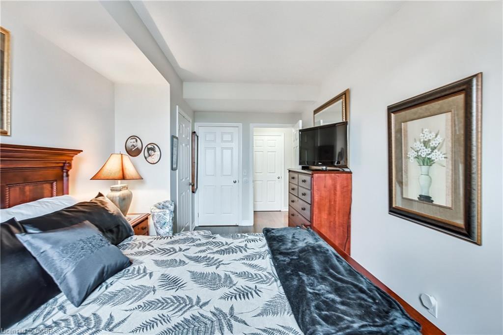 401-47 Caroline Street N, Hamilton, ON - Indoor Photo Showing Bedroom