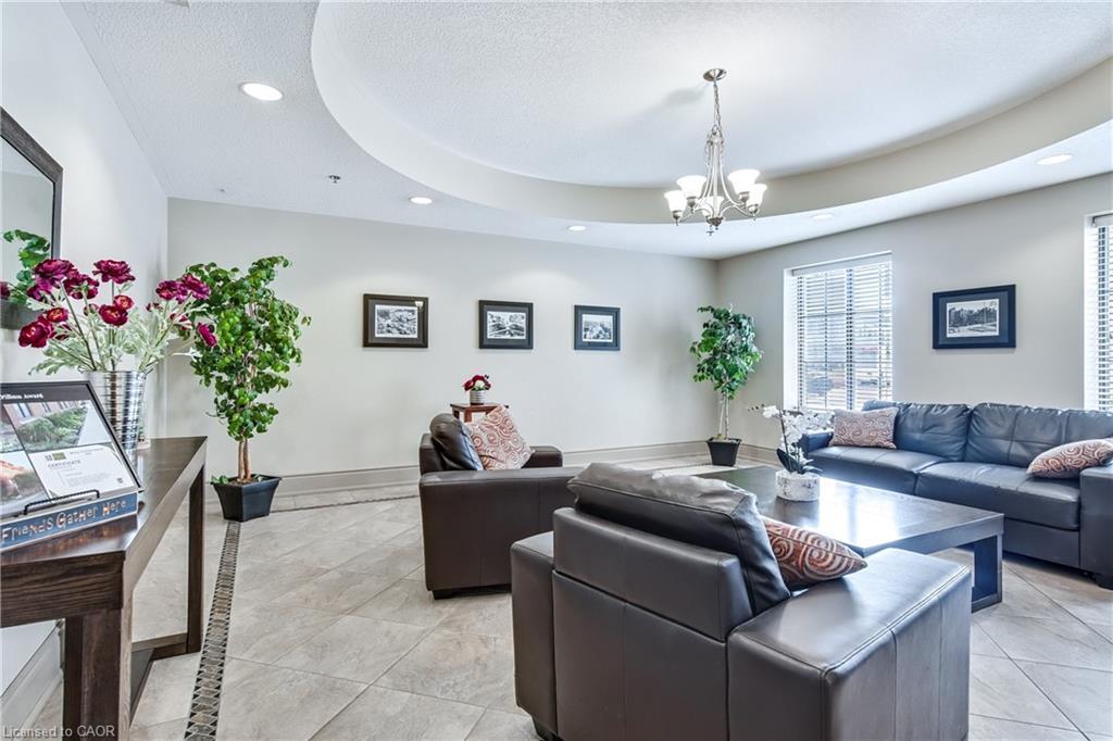 401-47 Caroline Street N, Hamilton, ON - Indoor Photo Showing Living Room