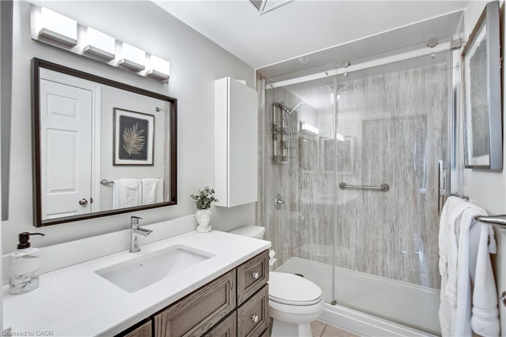 401-47 Caroline Street N, Hamilton, ON - Indoor Photo Showing Bathroom