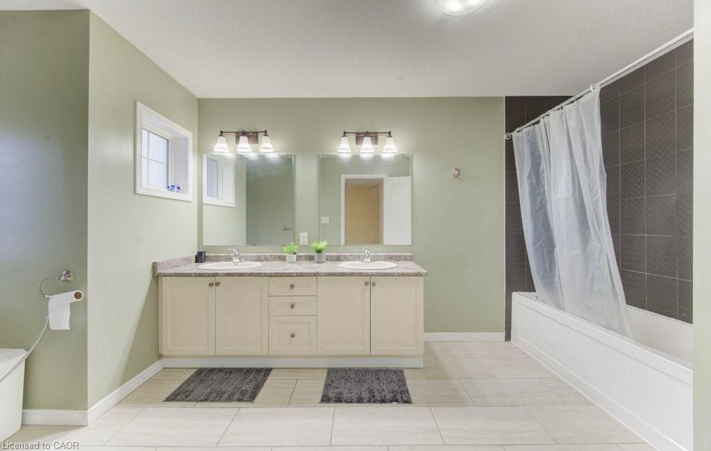 199 Cranbrook Street, Kitchener, ON - Indoor Photo Showing Bathroom