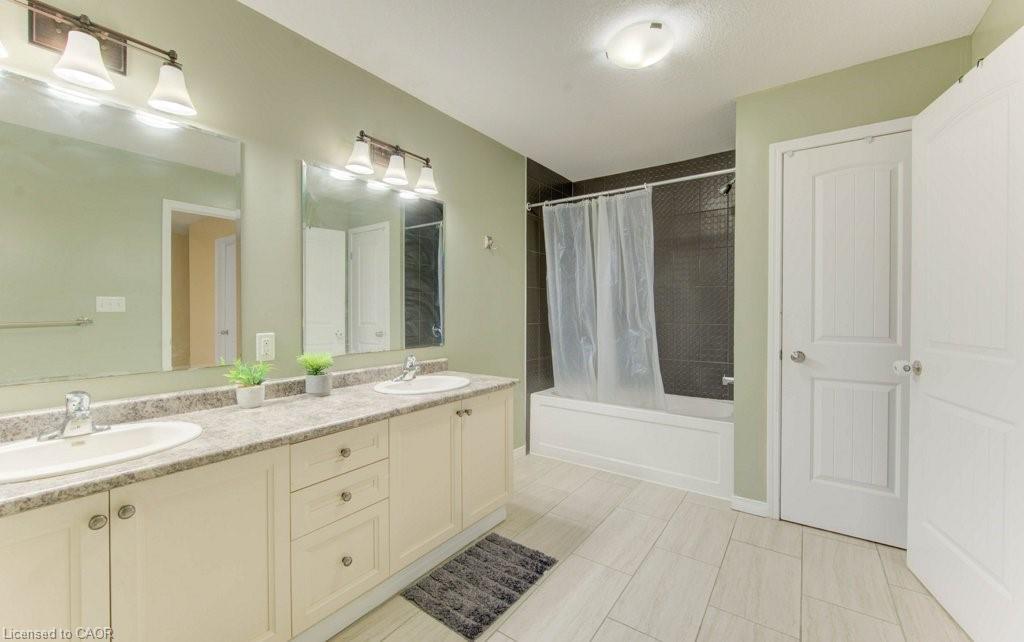 199 Cranbrook Street, Kitchener, ON - Indoor Photo Showing Bathroom