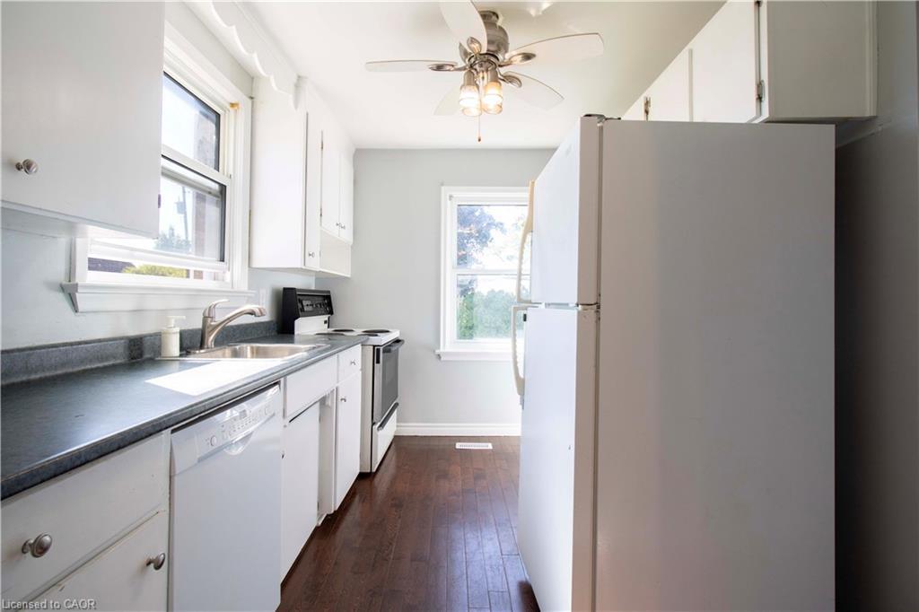 22 Nancy Street, Hamilton, ON - Indoor Photo Showing Kitchen