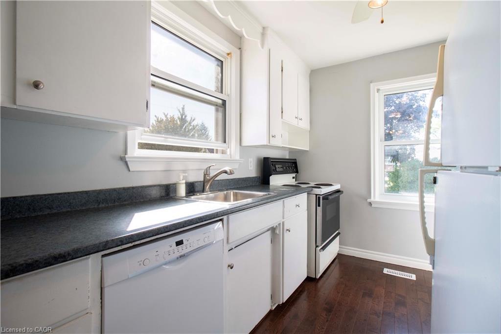 22 Nancy Street, Hamilton, ON - Indoor Photo Showing Kitchen