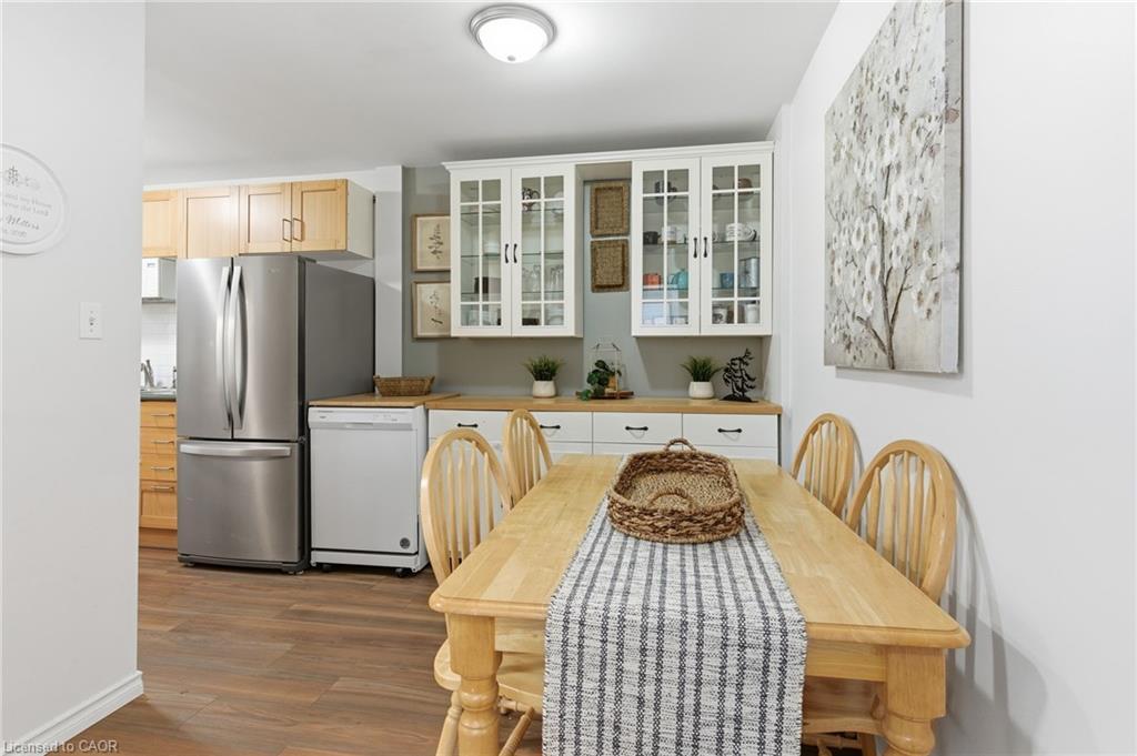 38 Golden Orchard Drive, Hamilton, ON - Indoor Photo Showing Dining Room