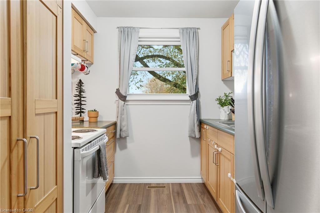 38 Golden Orchard Drive, Hamilton, ON - Indoor Photo Showing Kitchen