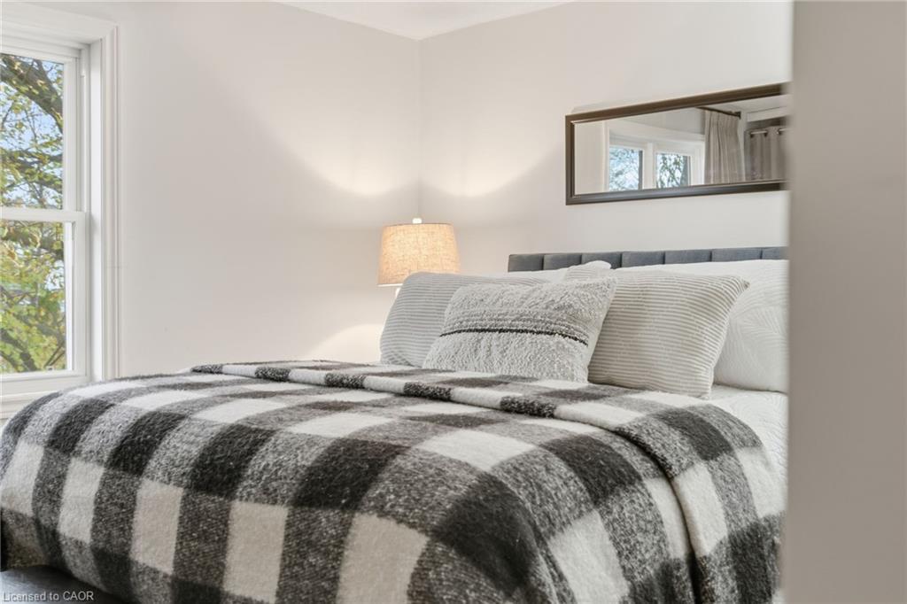 38 Golden Orchard Drive, Hamilton, ON - Indoor Photo Showing Bedroom