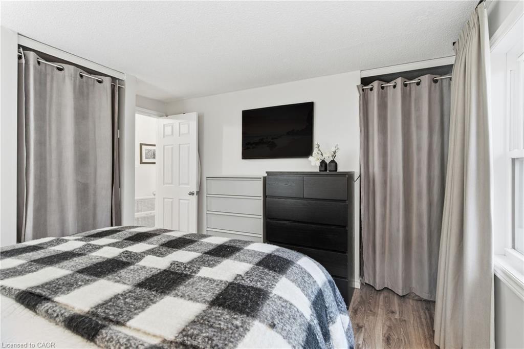 38 Golden Orchard Drive, Hamilton, ON - Indoor Photo Showing Bedroom