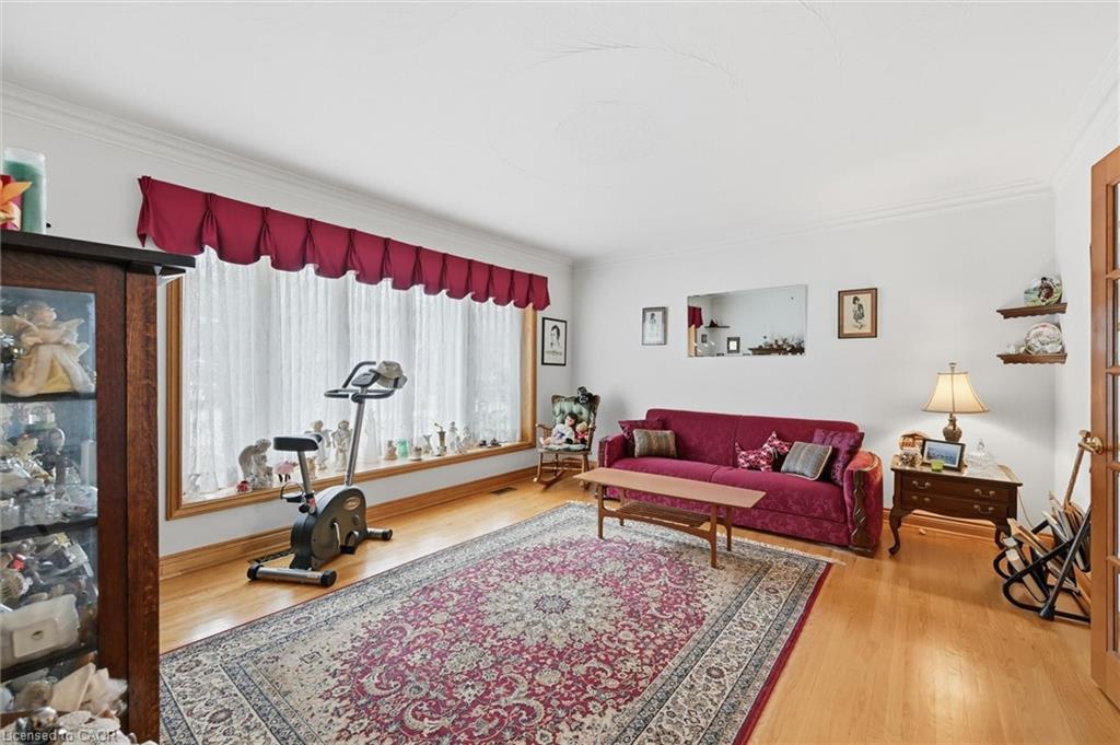 237 Mohawk Road, Oakville, ON - Indoor Photo Showing Living Room