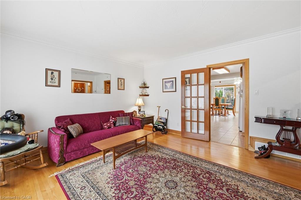237 Mohawk Road, Oakville, ON - Indoor Photo Showing Living Room