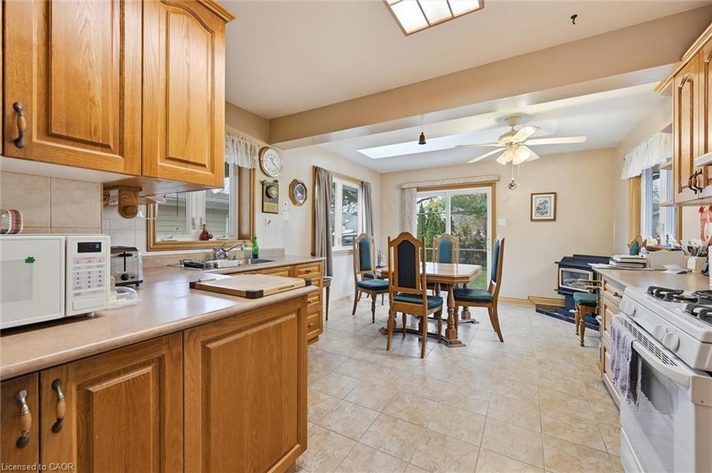 237 Mohawk Road, Oakville, ON - Indoor Photo Showing Kitchen