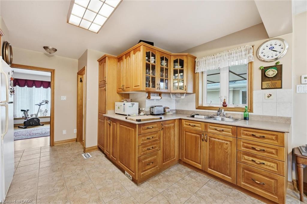 237 Mohawk Road, Oakville, ON - Indoor Photo Showing Kitchen With Double Sink