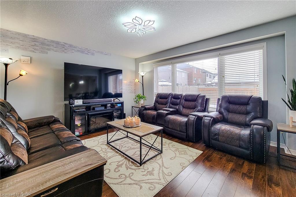 36 Cheevers Road, Brantford, ON - Indoor Photo Showing Living Room