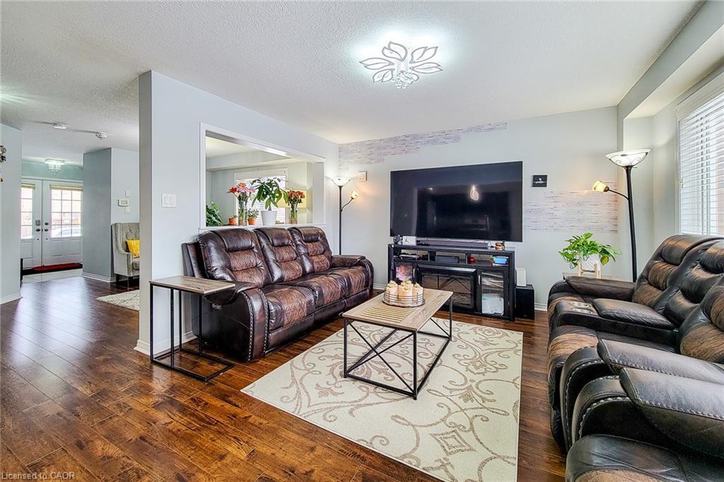 36 Cheevers Road, Brantford, ON - Indoor Photo Showing Living Room