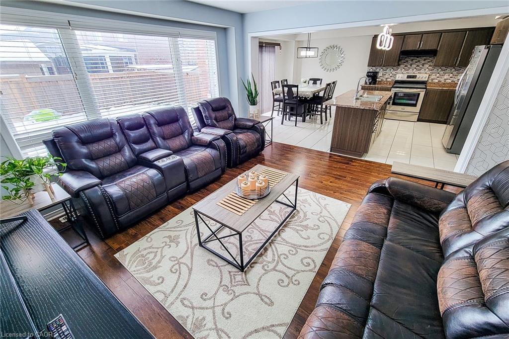 36 Cheevers Road, Brantford, ON - Indoor Photo Showing Living Room