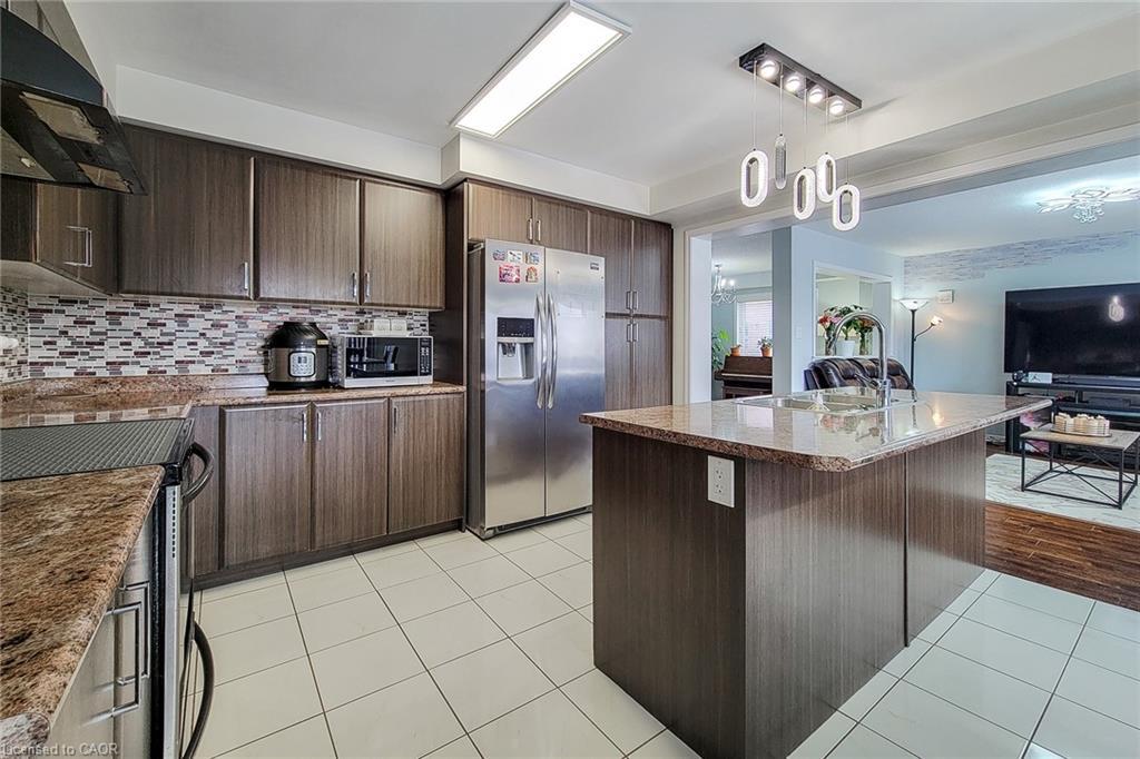 36 Cheevers Road, Brantford, ON - Indoor Photo Showing Kitchen