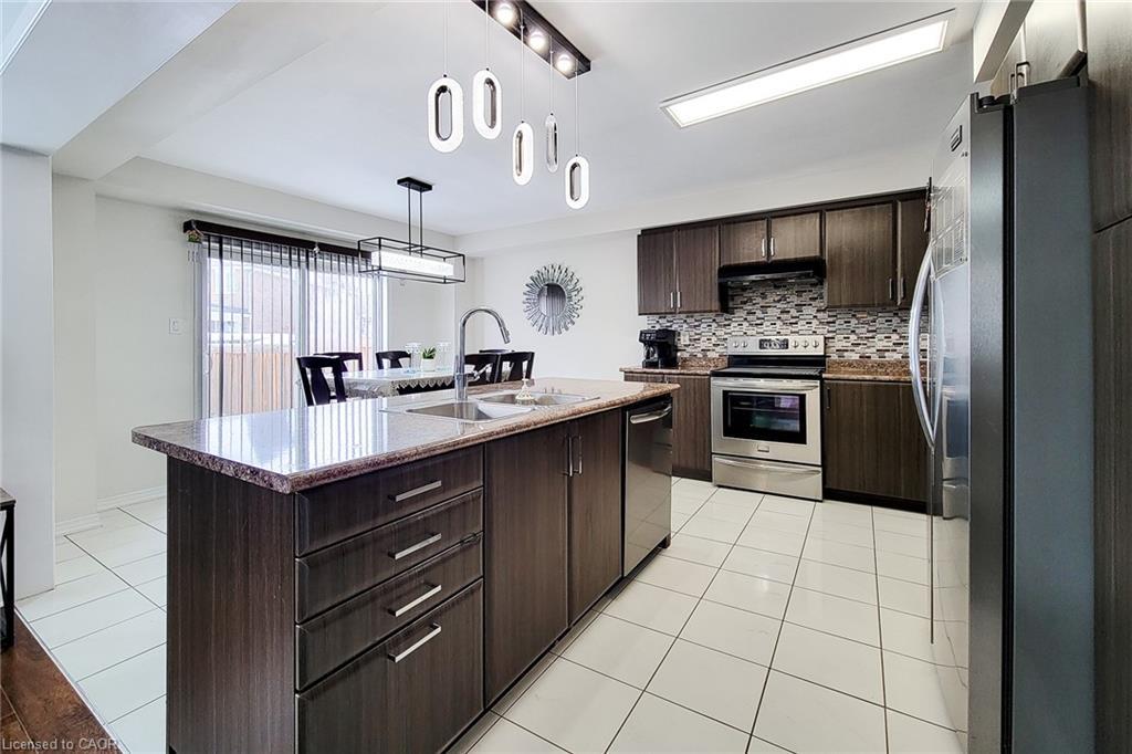36 Cheevers Road, Brantford, ON - Indoor Photo Showing Kitchen
