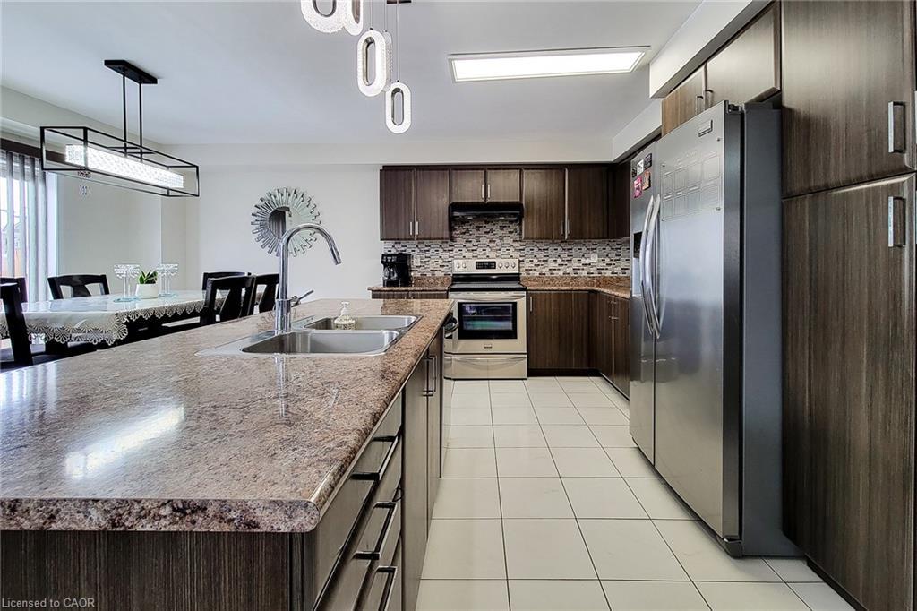 36 Cheevers Road, Brantford, ON - Indoor Photo Showing Kitchen With Stainless Steel Kitchen With Double Sink With Upgraded Kitchen
