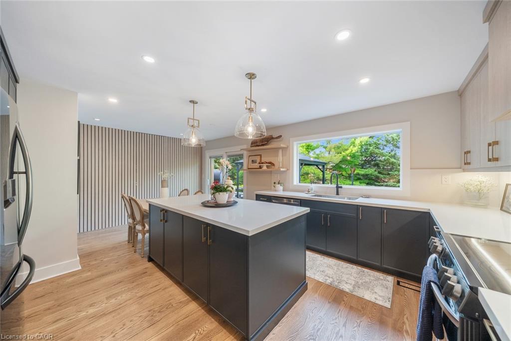 2038 15 Side Road, Milton, ON - Indoor Photo Showing Kitchen With Upgraded Kitchen