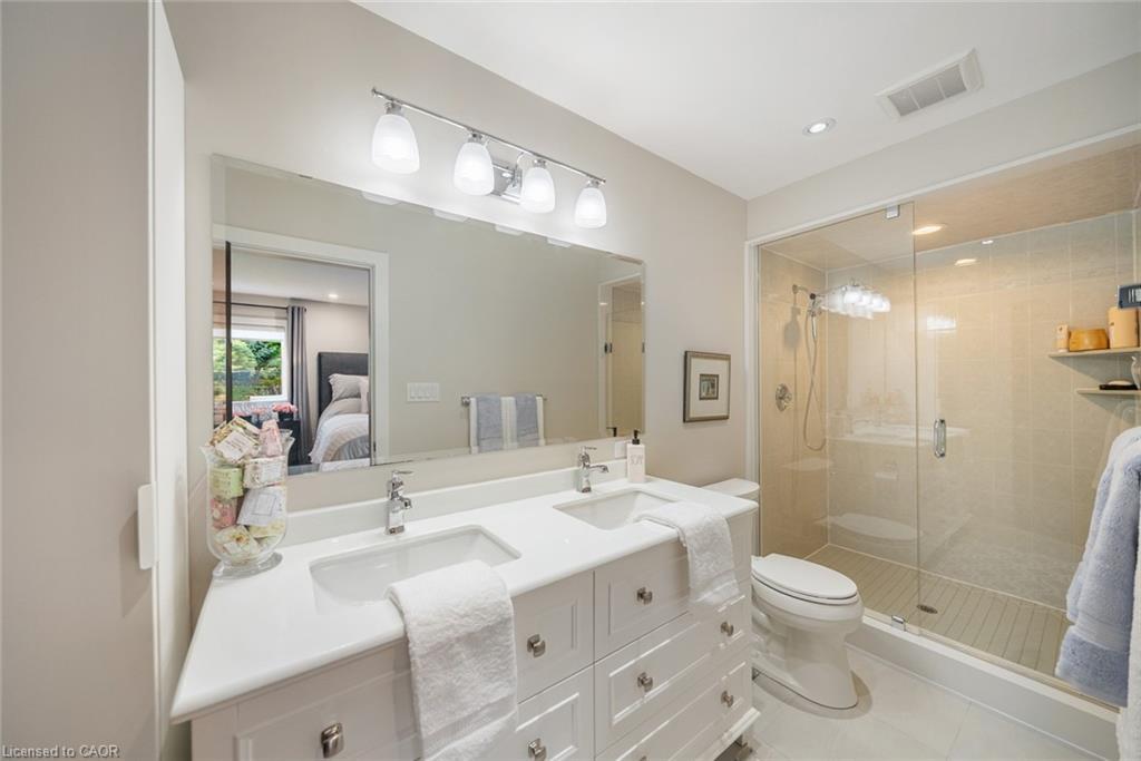 2038 15 Side Road, Milton, ON - Indoor Photo Showing Bathroom