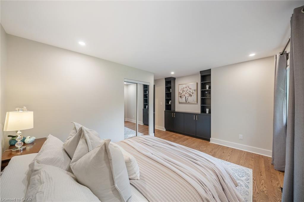 2038 15 Side Road, Milton, ON - Indoor Photo Showing Bedroom