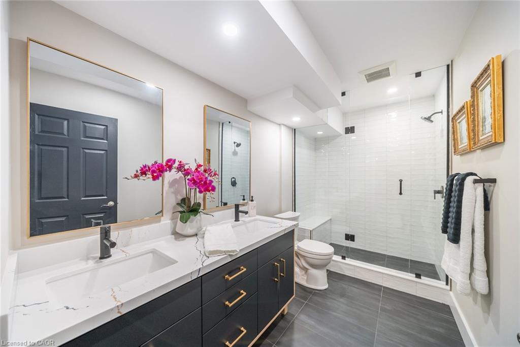 2038 15 Side Road, Milton, ON - Indoor Photo Showing Bathroom