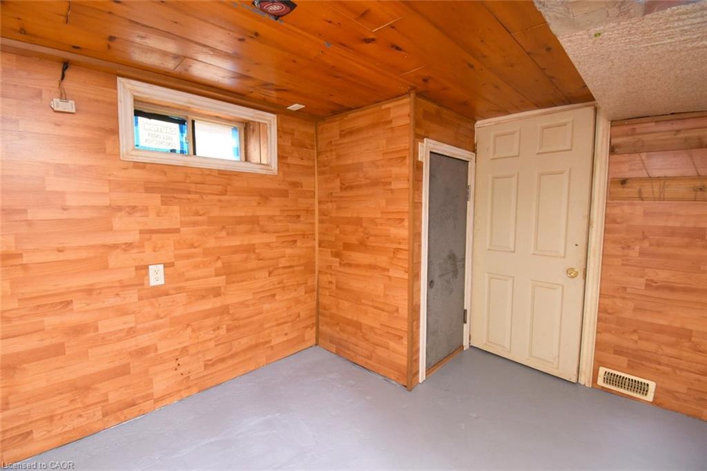 92 Gertrude Street, Hamilton, ON - Indoor Photo Showing Other Room