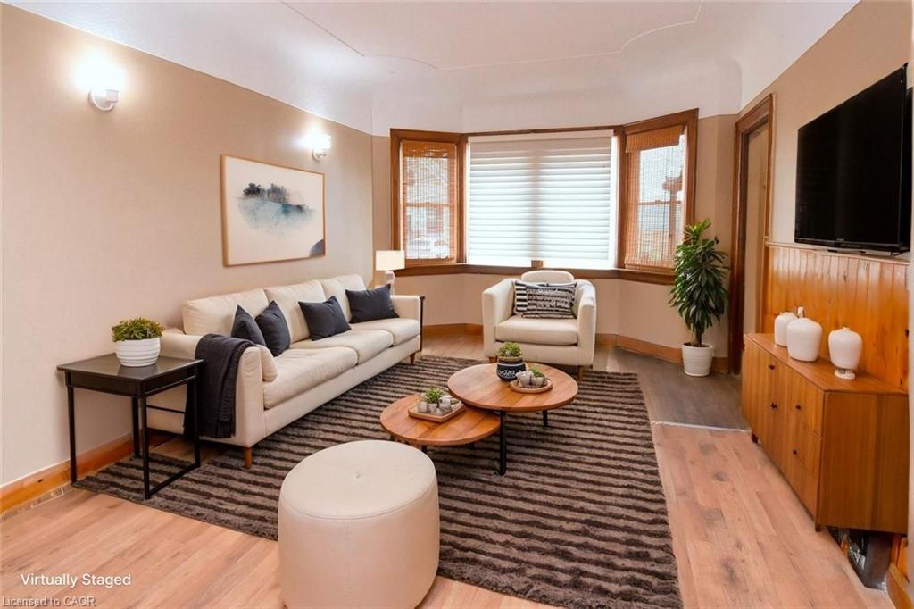 92 Gertrude Street, Hamilton, ON - Indoor Photo Showing Living Room