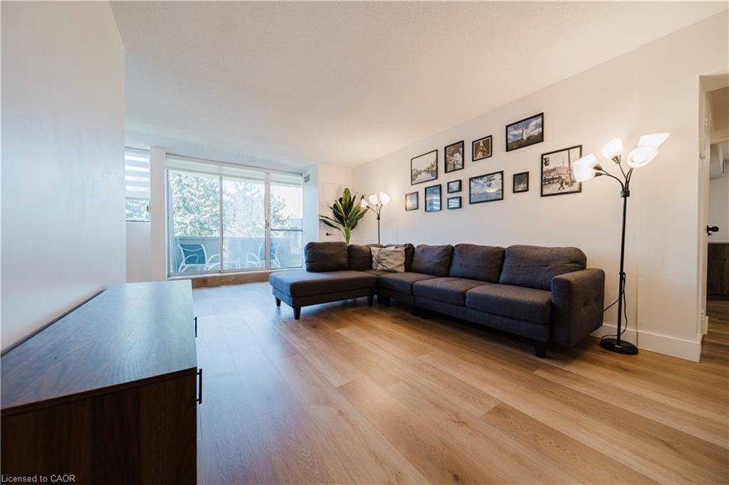 306-375 King Street, Waterloo, ON - Indoor Photo Showing Living Room