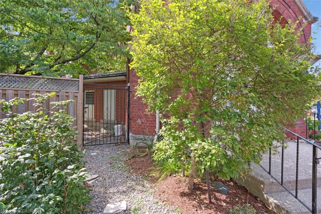 204-200 Woolwich Street, Guelph, ON - Outdoor