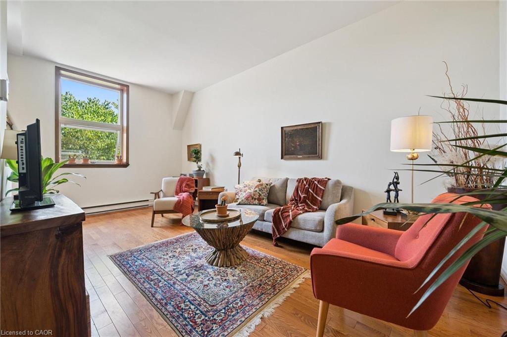 204-200 Woolwich Street, Guelph, ON - Indoor Photo Showing Living Room