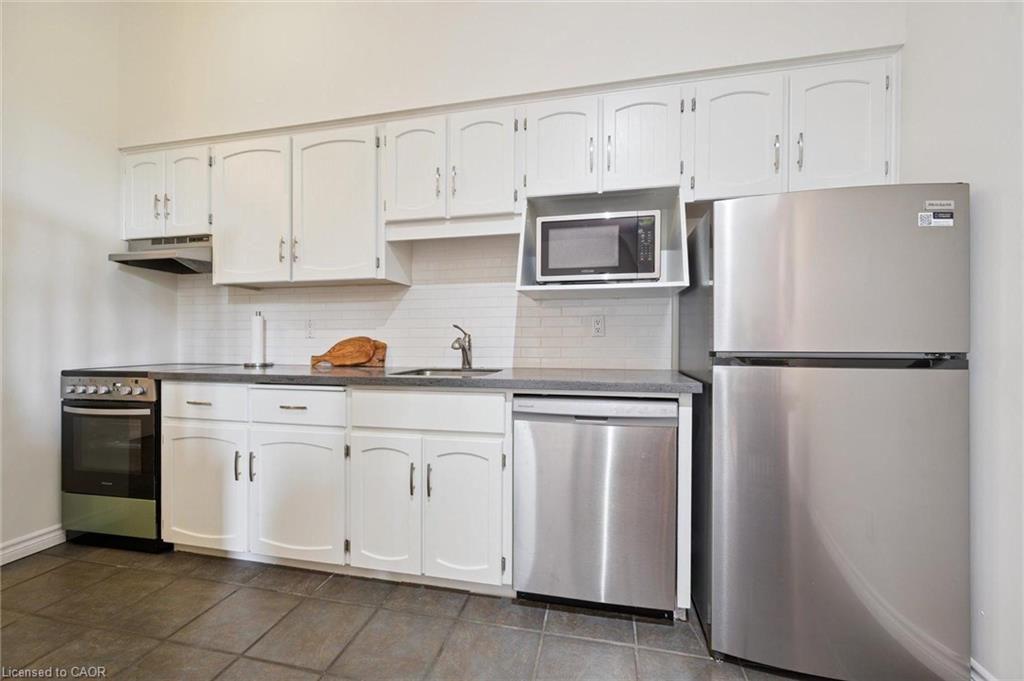 204-200 Woolwich Street, Guelph, ON - Indoor Photo Showing Kitchen