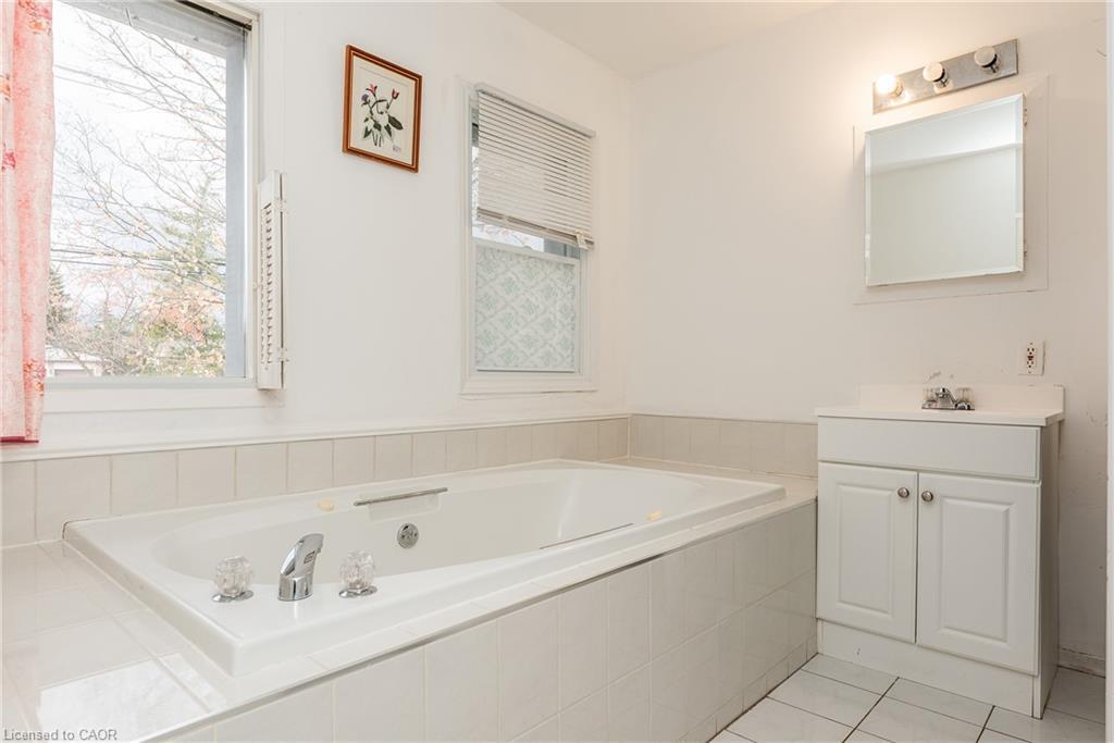 1242 Rebecca Street, Oakville, ON - Indoor Photo Showing Bathroom