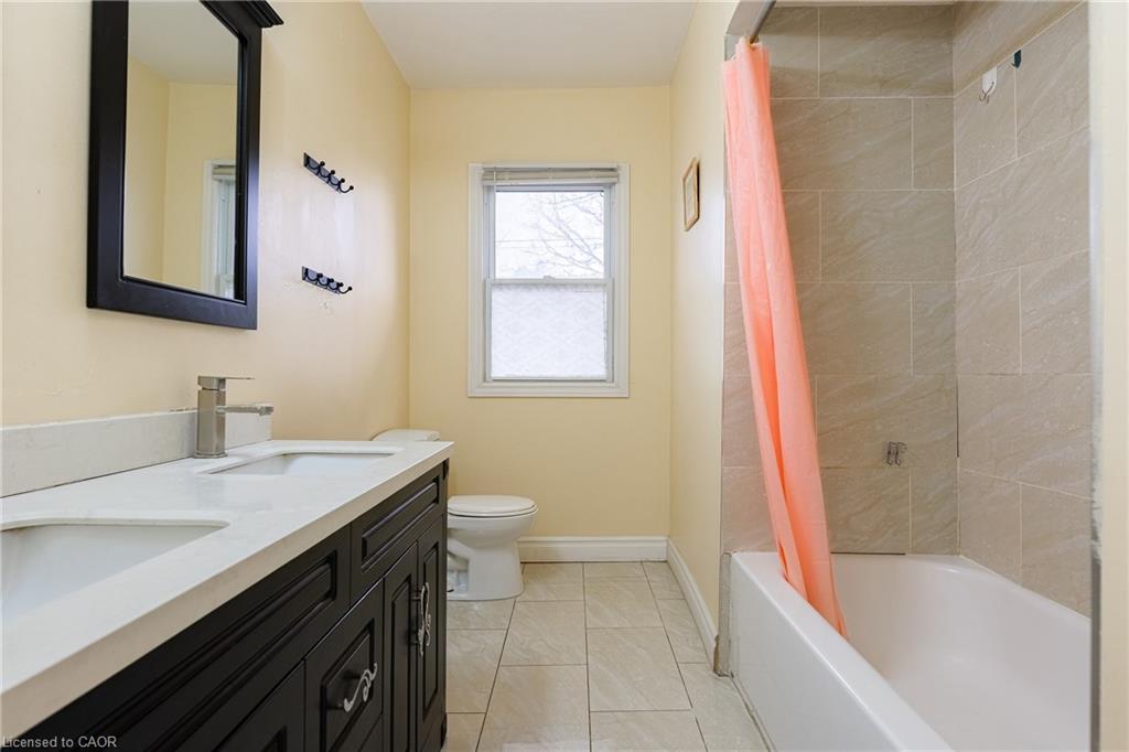 1242 Rebecca Street, Oakville, ON - Indoor Photo Showing Bathroom