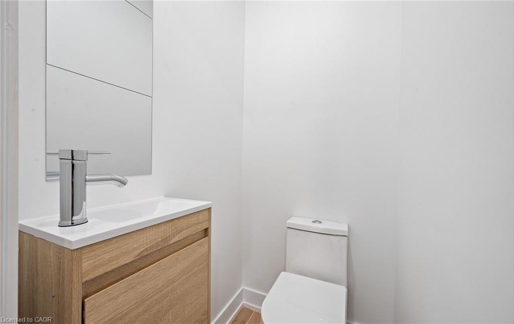 105 Lilacside Drive, Hamilton, ON - Indoor Photo Showing Bathroom