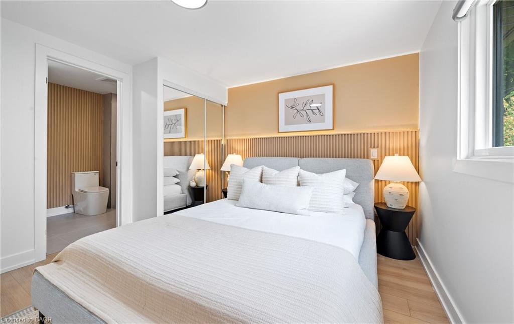 105 Lilacside Drive, Hamilton, ON - Indoor Photo Showing Bedroom