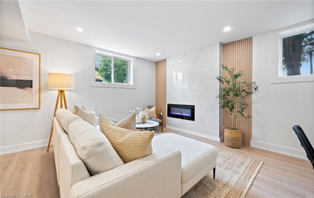 105 Lilacside Drive, Hamilton, ON - Indoor Photo Showing Living Room With Fireplace