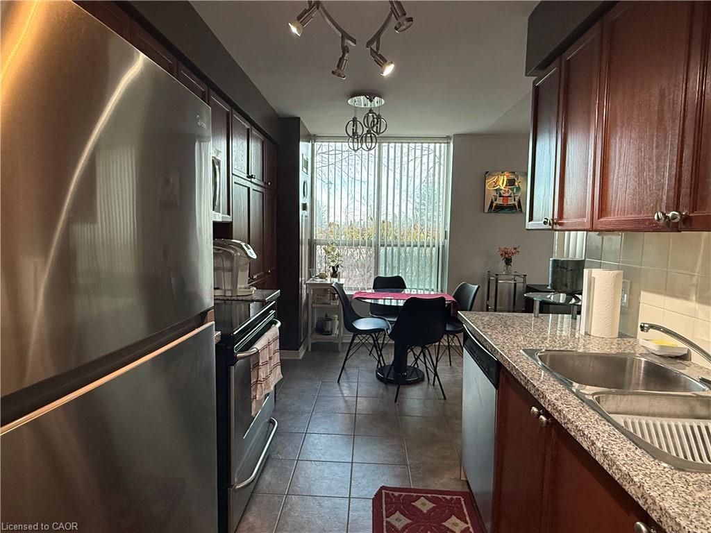 104-4889 Kimbermount Avenue, Mississauga, ON - Indoor Photo Showing Kitchen With Double Sink
