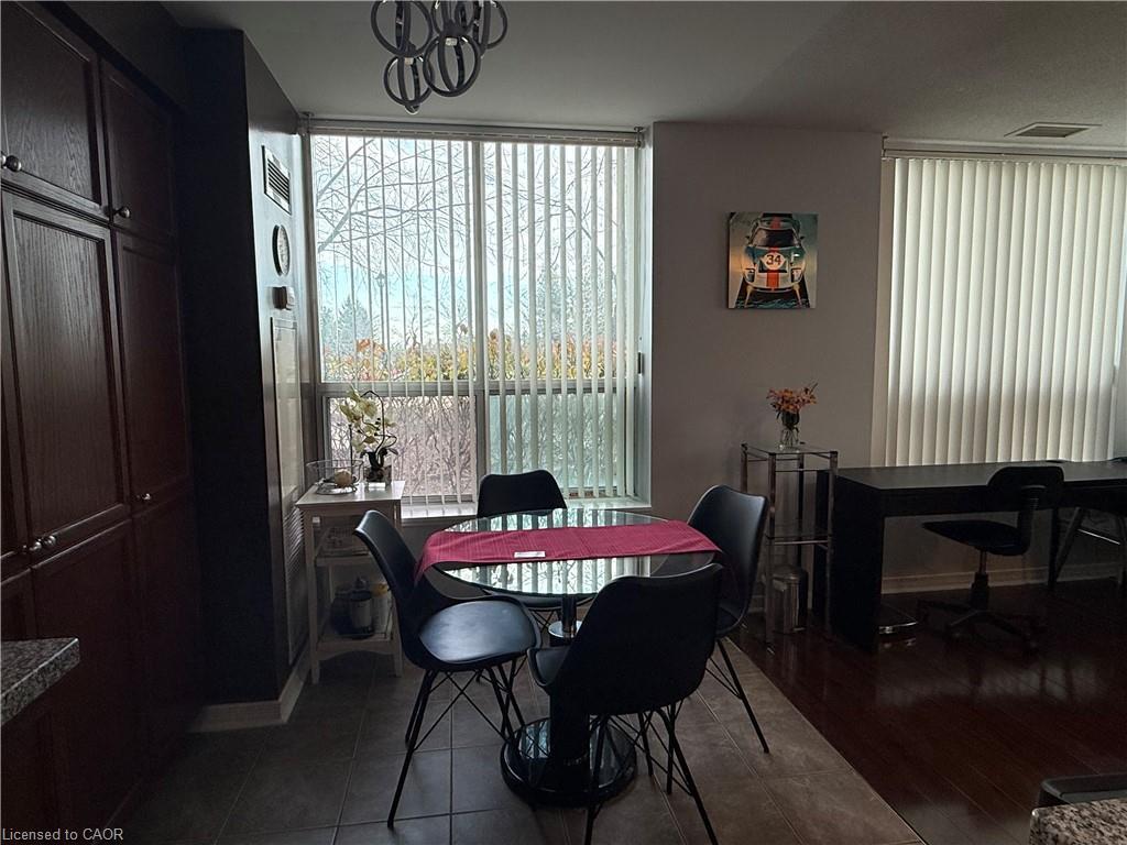 104-4889 Kimbermount Avenue, Mississauga, ON - Indoor Photo Showing Dining Room