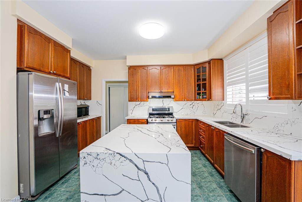 20 Binnery Drive, Brampton, ON - Indoor Photo Showing Kitchen