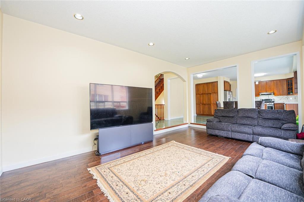 20 Binnery Drive, Brampton, ON - Indoor Photo Showing Living Room