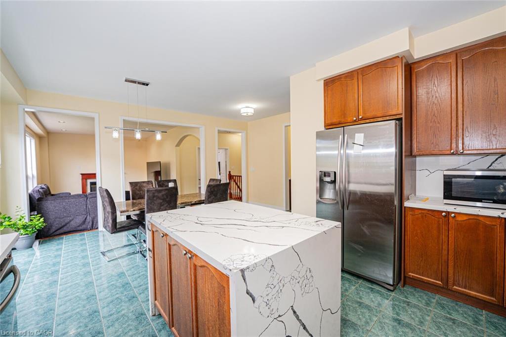 20 Binnery Drive, Brampton, ON - Indoor Photo Showing Kitchen