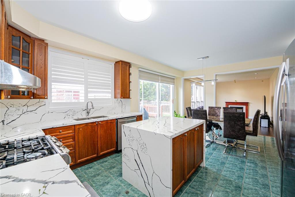 20 Binnery Drive, Brampton, ON - Indoor Photo Showing Kitchen
