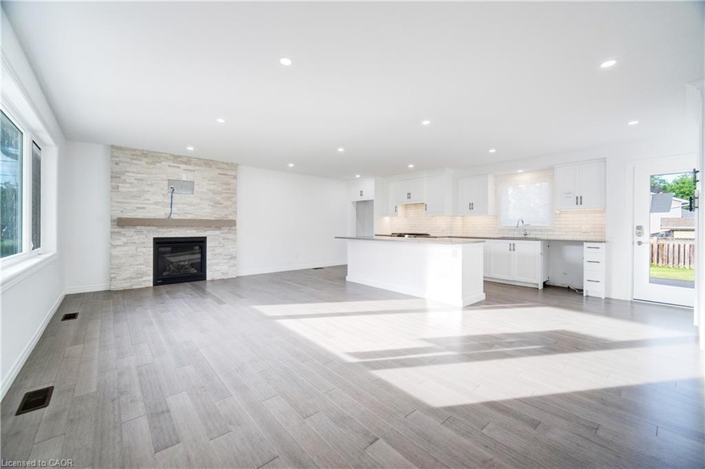 25 Patterson Avenue, Brantford, ON - Indoor Photo Showing Living Room With Fireplace