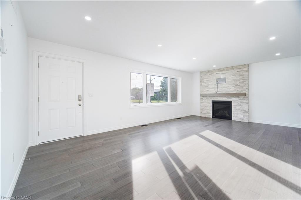 25 Patterson Avenue, Brantford, ON - Indoor Photo Showing Living Room With Fireplace