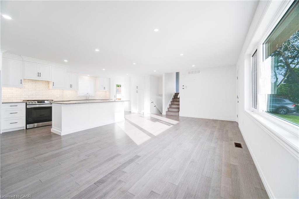 25 Patterson Avenue, Brantford, ON - Indoor Photo Showing Kitchen With Upgraded Kitchen