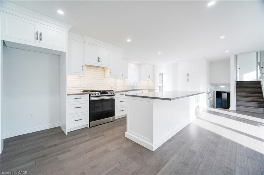 25 Patterson Avenue, Brantford, ON - Indoor Photo Showing Kitchen With Upgraded Kitchen